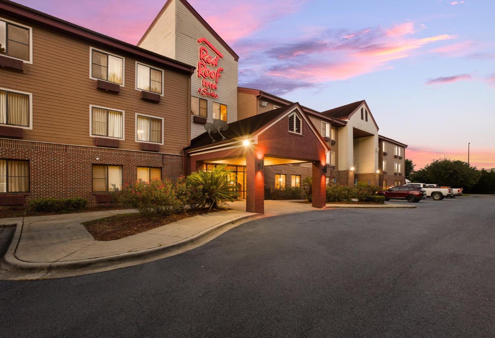 Red Roof Inn & Suites Savannah Airport Pooler Exterior foto