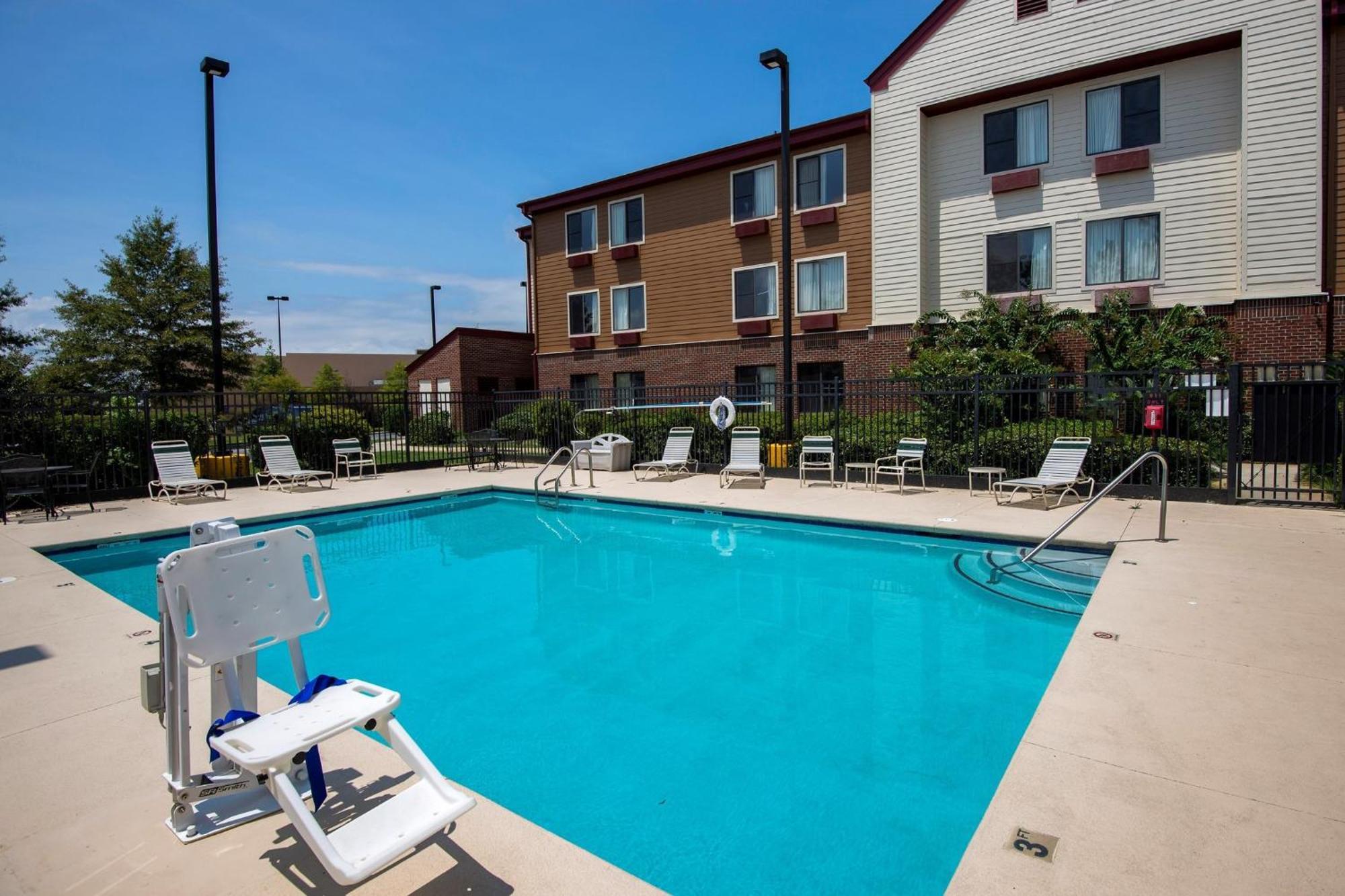 Red Roof Inn & Suites Savannah Airport Pooler Exterior foto