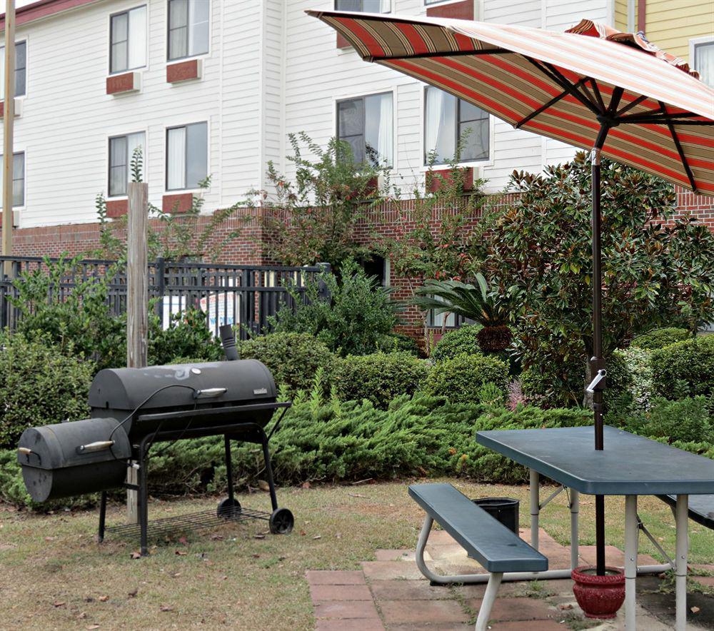Red Roof Inn & Suites Savannah Airport Pooler Exterior foto